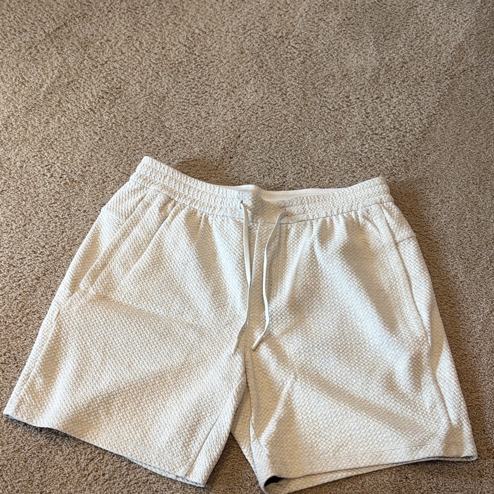 Lululemon Men's White double knit Shorts mens size large